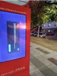 Ya está funcionando el tótem del Mendotran de Casa de Gobierno